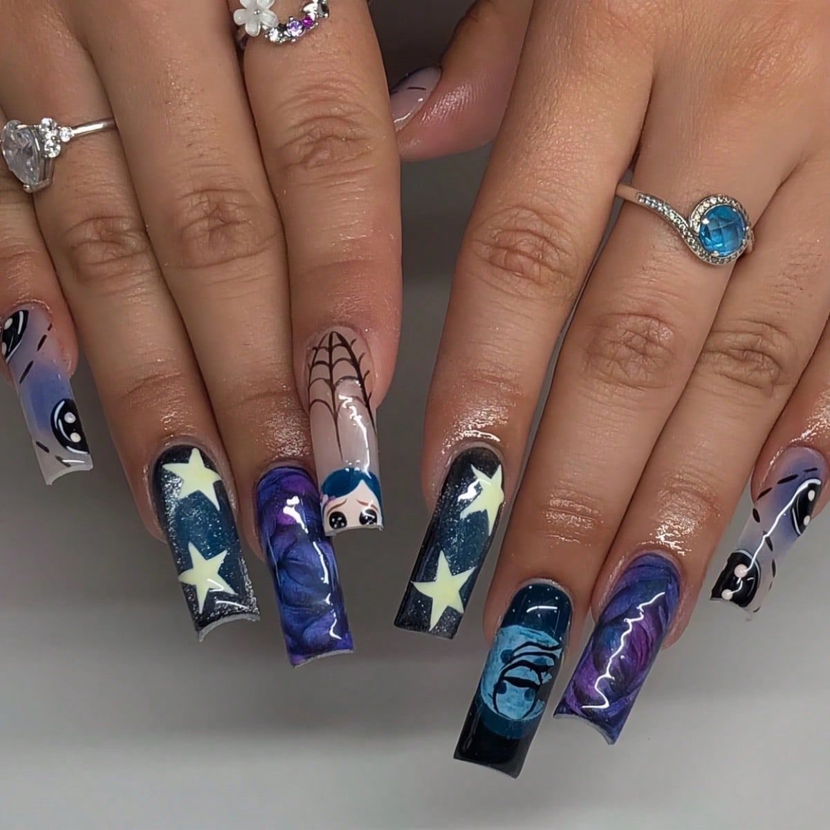 Nail Art Press On - 取り外し可能な落書きの偽の爪,長い棺の爪,光沢のある青い蜘蛛の巣,創造的な偽の爪,ハロウィーン,y2kスター,24個