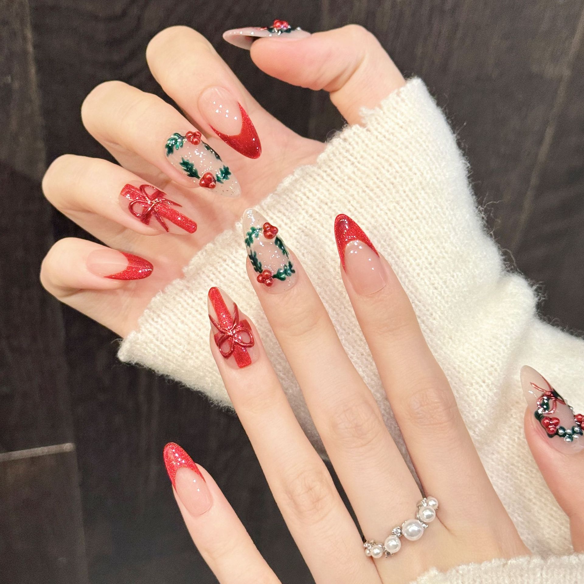 クリスマスレッドヌードミディアムアーモンドプレスオンネイル1 - Nail Art Press On のレビューと価格