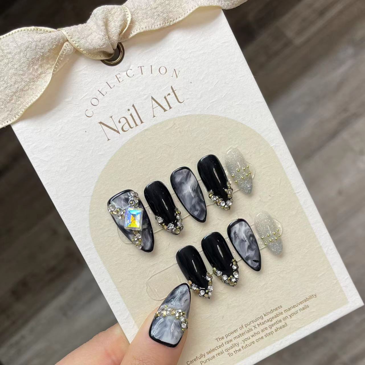 手作りのヨーロピアンスタイルの偽の爪,黒いクリスタルのデザイ - Nail Art Press On のレビューと価格