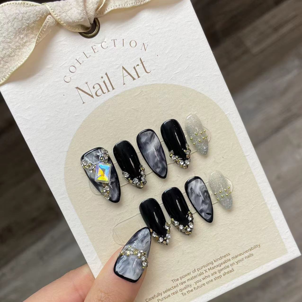 手作りのヨーロピアンスタイルの偽の爪,黒いクリスタルのデザイ - Nail Art Press On のレビューと価格