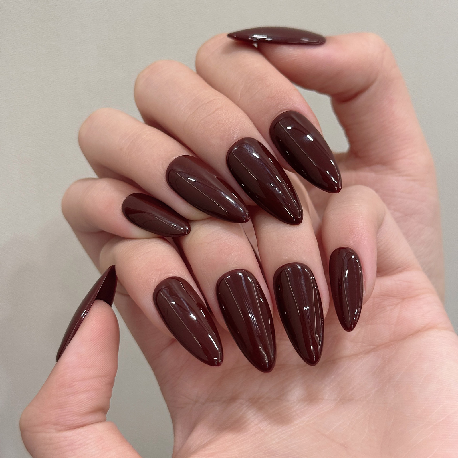 10個入り ハンドメイド ソリッドカラー アーモンド型 つけ - Nail Art Press On のレビューと価格